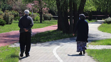 65 yaş üstü sokağa çıkma yasağı kalktı mı 65 yaş üstü seyahat izin belgesi ile ilgili açıklama