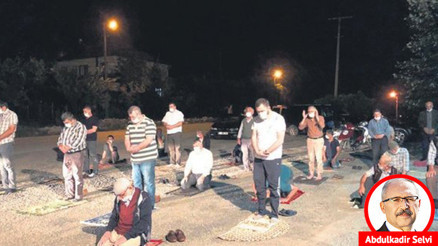 Kahvehane önündeki namaz için Diyanet İşleri Başkanı devrede