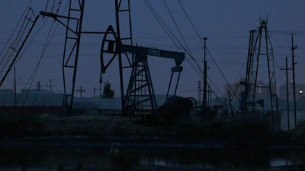 ABD stoklarında düşüşle petrol fiyatları yükseldi
