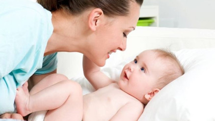 Bebeğinizin gülümsemesine karşılık verin