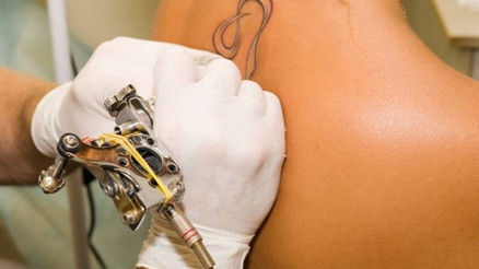 Dövme yerine kalıcı makyaj