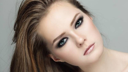 Güçlü kadının makyajı: “Smokey eyes”