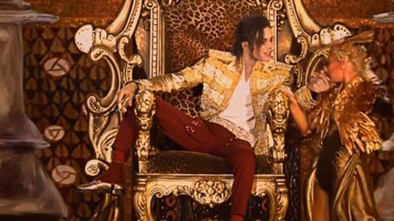 Micheal Jackson sahnelere geri döndü