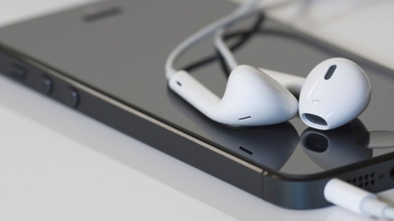 Kulaklıkla müzik dinleyenlerin dikkatine Kulaklıkla müzik dinleyenlerin dikkatine