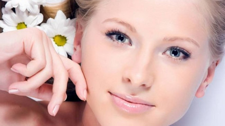 Papatya maskesi ile evde cilt bakımı