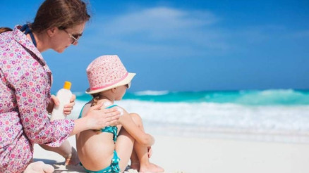 Güneş kreminizi çocuğunuza sürmeyin