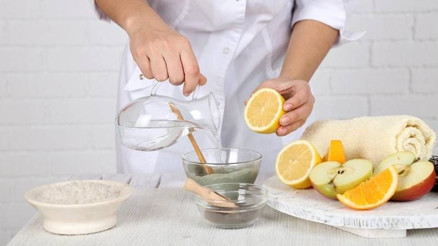 Cilt lekelerine çözüm limon maskesinde