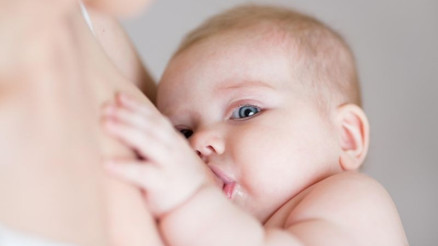 Yumurtalık ve rahmi alınan, doğum yapmayan bir kadın emzirebilir mi Yumurtalık ve rahmi alınan, doğum yapmayan bir kadın emzirebilir mi