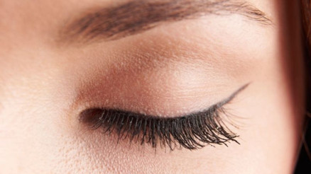 Göz kapağı estetiğiyle daha genç görünün