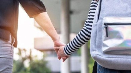 Çocuğum okula gideceği zaman benden ayrılamıyor