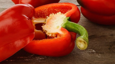Kırmızı biberi tohumuyla beraber tüketin