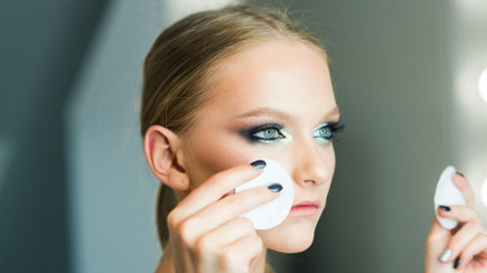 Göz Makyajı Yaparken Gözlerimizi Nasıl Koruruz