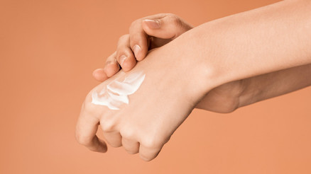 Elleriniz Yaşınızı Ele Vermesin İşte Elleri Genç Tutma Yöntemleri...