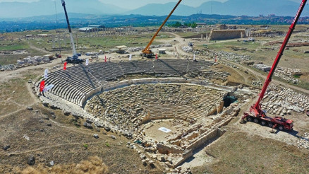 Laodikyadaki 2 bin 200 yıllık antik tiyatro, eski günlerine dönecek Laodikyadaki 2 bin 200 yıllık antik tiyatro, eski günlerine dönecek