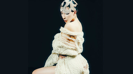 Müzik yapıp sürekli yeniden doğuyorum