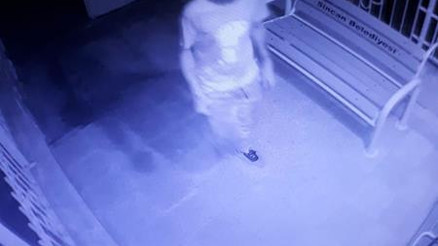 Ayakkabı hırsızı kameraya takıldı