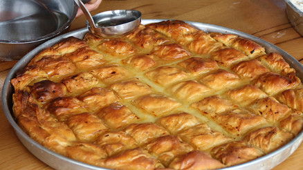 Rize’de imece usulü bayram tatlısı geleneği sürüyor