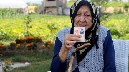 Uzmanından değil 100 yaşındaki Rukkiye Nineden uzun yaşamın sırları Uzmanından değil 100 yaşındaki Rukkiye Nineden uzun yaşamın sırları