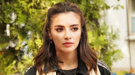 Zehra Yılmaz kimdir Cem Belevinin sevgilisi Zehra Yılmaz kaç yaşında Zehra Yılmaz kimdir Cem Belevinin sevgilisi Zehra Yılmaz kaç yaşında