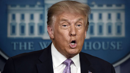 Trump, Beyruttaki patlamanın saldırı olma olasılığını değerlendirdi
