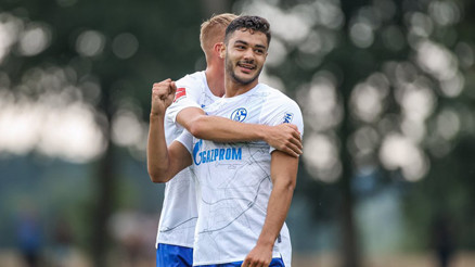 Schalke 04ün ilk hazırlık maçında Ozan Kabak ve Ahmed Kutucudan birer gol