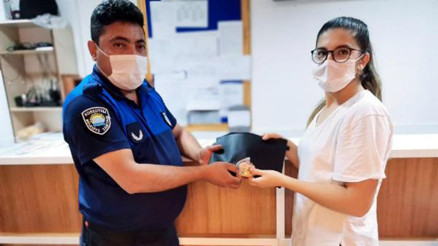 İçinde 40 bin liralık kolye bulunan çanta sahibine teslim edildi