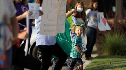 ABDde aynı okul bölgesindeki 800 çocuk Covid-19 şüphesiyle karantinaya alındı
