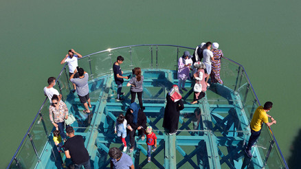 Türkiyenin en büyük seyir terasına yoğun ilgi Türkiyenin en büyük seyir terasına yoğun ilgi