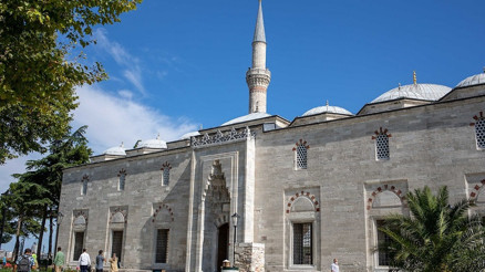 Yavuz Sultan Selim Cami, ince işçiliği ve süslemeleriyle hayran bırakıyor