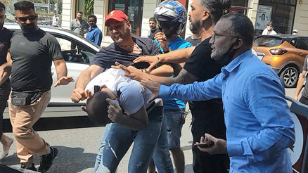 Son dakika haberler: Fatihte ortalık karıştı Arkadaşının eşini otele çağırma iddiasına meydan dayağı...