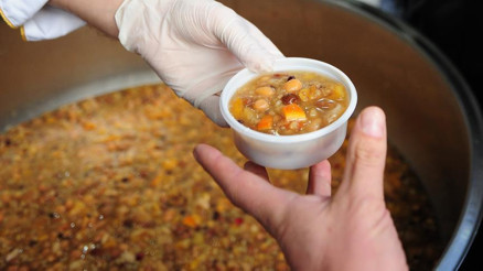 Aşure tarifi ile ilgili merak edilenler: Aşure nasıl yapılır Aşure kaç malzemeyle yapılır