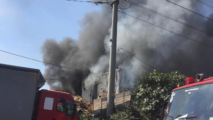 Son dakika... Kocaelide yağ ve lastik deposunda yangın