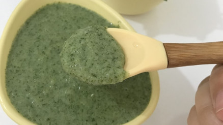 Kalsiyum, selenyum, A vitamini... Miniklere ıspanak püresi