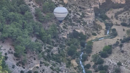 Ulubey Kanyonlarında sıcak hava balonu uçtu
