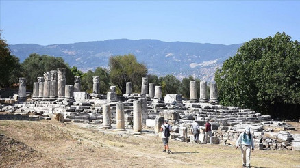 Lagina Hekate Kutsal Alanındaki yapılar ayağa kaldırılıyor