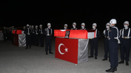 Vanda şehit askerler için tören düzenlendi