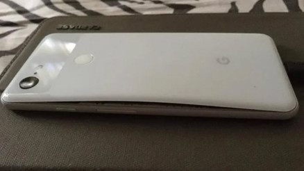 Googleın telefonlarının pilleri gittikçe şişiyor