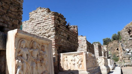Aydındaki Nysa Antik Kentinin tiyatro binası ayağa kaldırılıyor