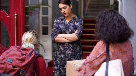 Ezgi Mola kimdir, kaç yaşında Masumlar Apartmanı Safiye ile ilgili bilgiler