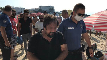 Kuşadası’nda dünyaca ünlü plajda skandal olay Kuşadası’nda dünyaca ünlü plajda skandal olay