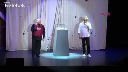 Türk tiyatrosunun simgelerinden Dümbüllü Kavuğunun 6ncı sahibi Şevket Çoruh oldu