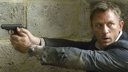 İngiltere polisi, James Bond’un çalınan silahlarının peşinde