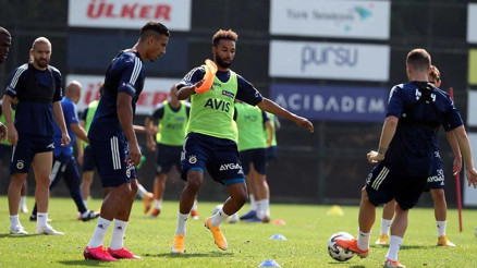 Erol Bulut, Fenerbahçenin derbi kadrosunu şekillendiriyor