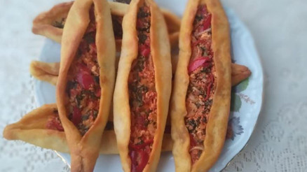 Ev yapımı muhteşem lezzet: Hatay usulü katıklı ekmek (Pide) Ev yapımı muhteşem lezzet: Hatay usulü katıklı ekmek (Pide)