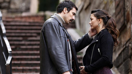 Doğduğun Ev Kaderindirin uyarlandığı kitabın yazarı kimdir İşte Doğduğun Ev Kaderindir oyuncuları ve konusu