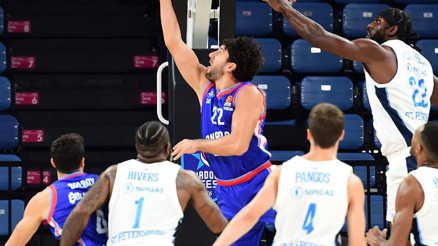 Anadolu Efes 69-73 Zenit
