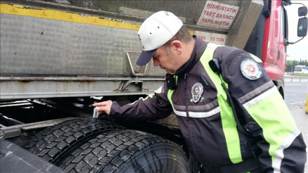 Kışlık lastik ne zaman takılır İşte, kış lastiği yönetmeliğinde yer alan tarihler Kışlık lastik ne zaman takılır İşte, kış lastiği yönetmeliğinde yer alan tarihler
