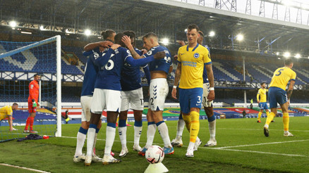 Premier Ligde 4te 4 yapan Everton maç fazlasıyla lider