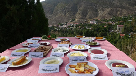 Doğal ürünleriyle Olur kahvaltısı Van kahvaltısına meydan okudu