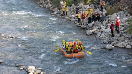Terörden temizlenen Kato Dağında rafting şampiyonası başladı